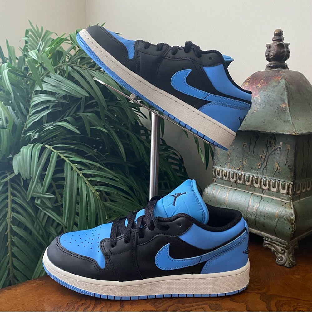 Air Jordan 1 Low GS 'University Blue' Size 5.5Y